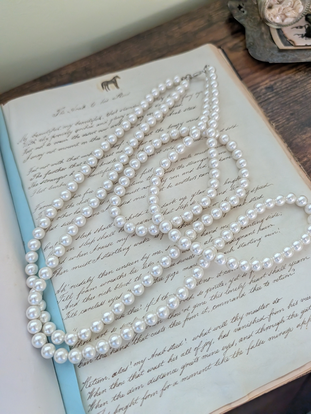 Classic White Pearl Necklace and Bracelet Set - Elegant Women Jewelry
